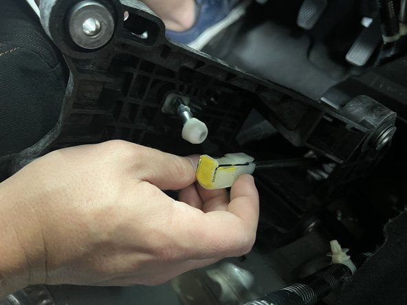 This ball cup end link can be removed by spreading the metal clip apart.