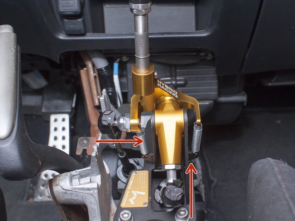 To lengthen the throw, do the opposite of the last step and thread the post inwards in the direction of the red arrows.