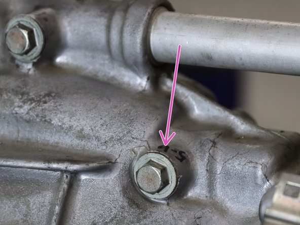 There is only one detent spring for the 5/6 gear gate. This is marked in pink.