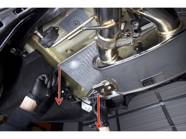 The harness with the black connector should be used to plug into the exhaust valve.