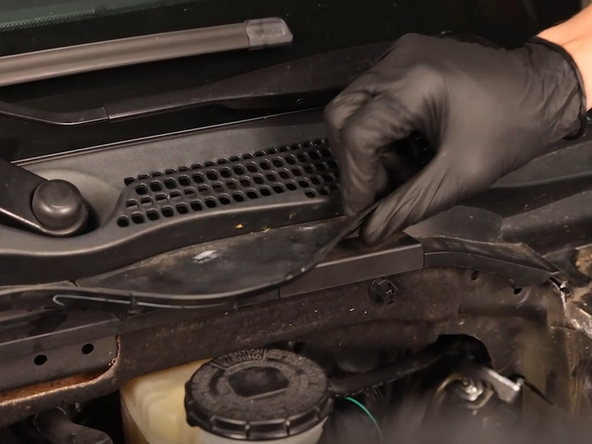 Remove the plastic reservoir access cap.