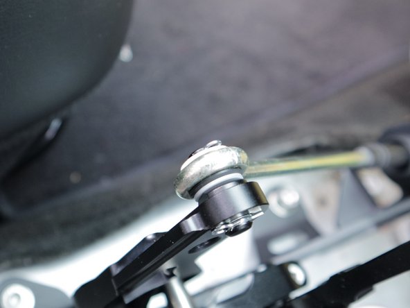 Be sure to sandwich the end link between the two plastic washers.