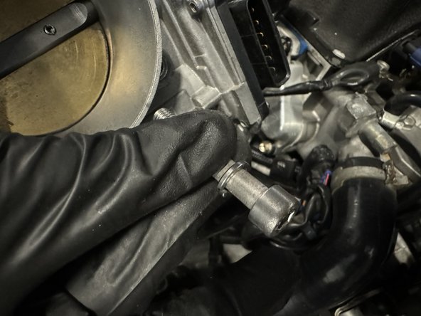 Place throttle body and ZDX gasket on adapter. Fasten to adapter using x4 M8x1.25 50mm bolts and 4x Split Lock Washers.