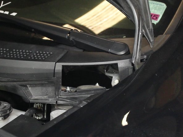 Remove the upper strut mount nuts.