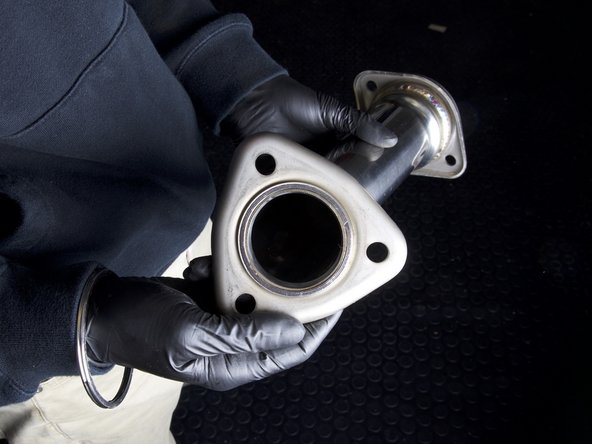 The OEM style connection has a smaller, stamped flange and uses an OEM style gasket. This will not fit the aftermarket front pipe.