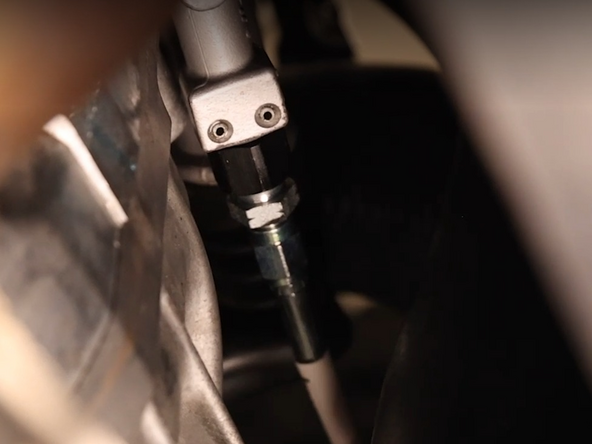 Install the adapter fitting into the CSC, and tighten it.