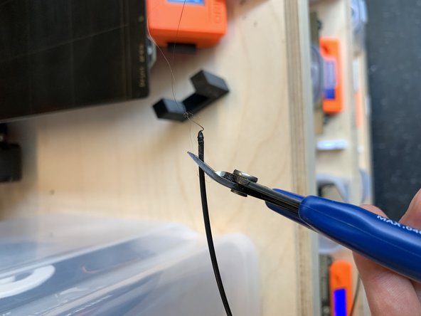 Take the end of the new filament and snip it at an angle, this makes it easier to feed into the extruder.