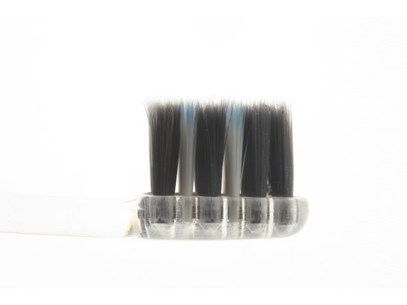 刷完後讓牙刷風乾乾燥可讓上面細菌失去活性