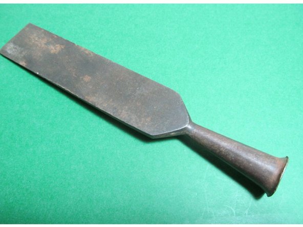 On the tool below I acid etched the blade so you can see this lamination. It may not be obvious if the tool you're looking at isn’t clean, and it will always be hard to see.