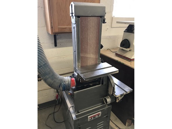 Plug the machine in and turn it on.