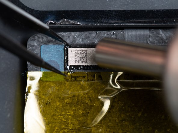 Heat the IC with hot air in a back and forth motion.