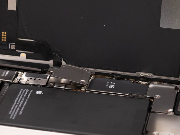 If reassembling, this point is a great time to quickly power your iPhone on and check that everything is working correctly.