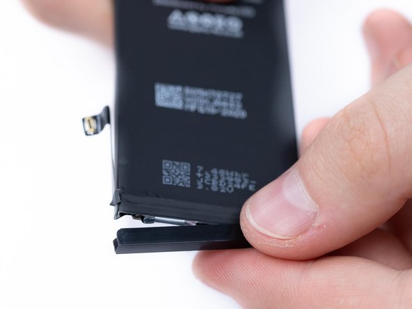 Remove the protective bracket.