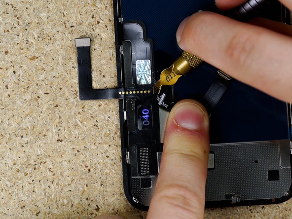 We're using the Qianli glue remover blade to pry the flex up as it's thin but hard enough to cut through the glue.