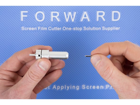 The blade is sharp so be careful when pulling it out.