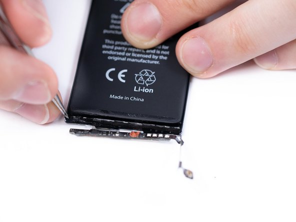 Remove the second protective sticker from the battery.