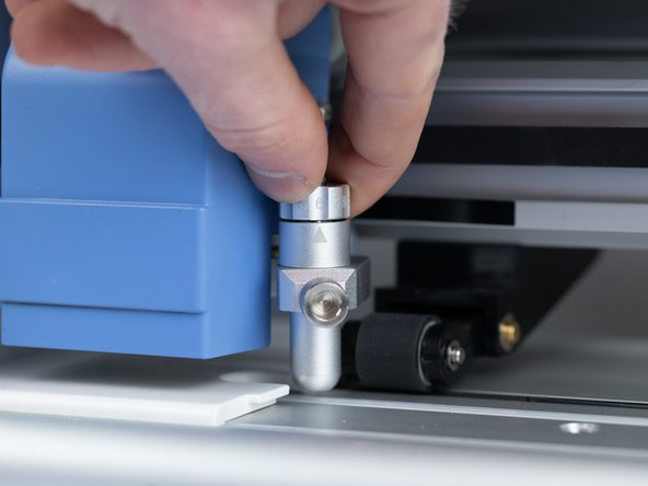 Twist the dial to your desired gear.