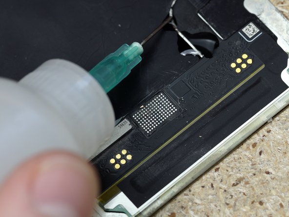 Using IPA and a spudger pry the flex away from the display, you can also put the display on a heat mat to help loosen the adhesive holding the flex down.