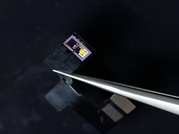 Check that the dot projector is soldered evenly onto the flex.