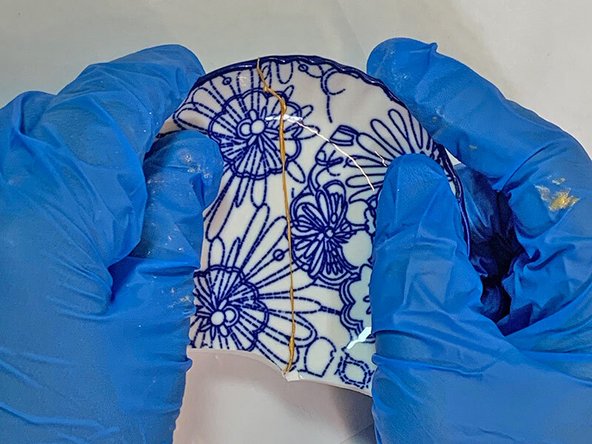 Hold the pieces together for approximately 20-30 seconds.