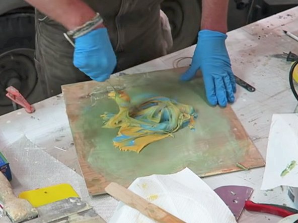 Use a plastic resin spreader or putty knife to mix both components thoroughly for 3-5 minutes, or until the putty is uniformly green in color.