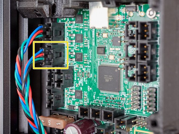 Plug the Y axis motor into the correct connector on RAMBo Mini/Einsy board, as shown.