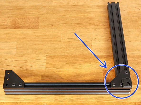 The corner with the foot is now considered as a reference. In case of doubt during the next steps, you know that this corner is perfectly square and you don't have to touch it anymore.