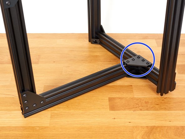 Attach a joining plate with 5x M5x10 screws. Do not tighten them fully yet.