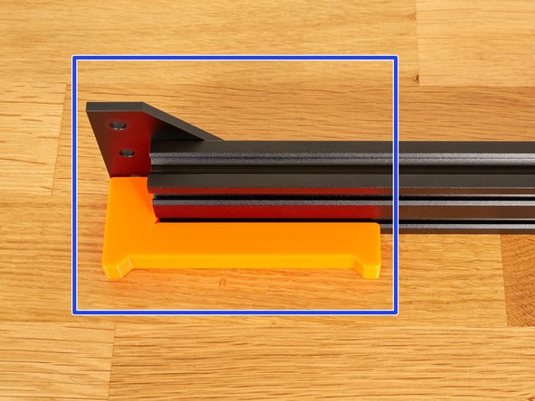 With the help of a joining plate, hold the plates against the extrusion and your table and fully tighten the M5 screws.