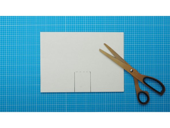 Cut out another piece of sturdy cardboard that is 150mm high and 210mm wide.