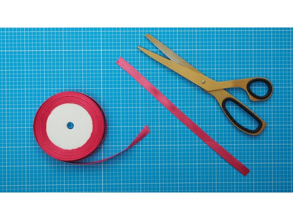 Cut a length of ribbon slightly shorter than the height of faceted curve.