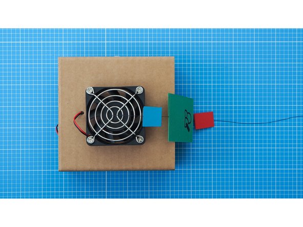 Trim the thread so that it has the length of the bottle + ca. 10cm.