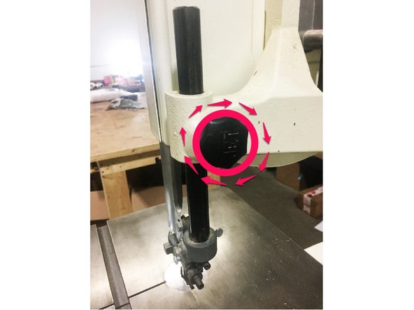 Tighten the locking knob holding the blade guide in by turning the knob clockwise.