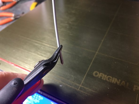 Using diagonal cutters, trim the end of the new filament to a relatively sharp point.