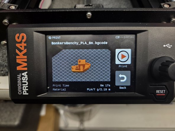 A screen showing your 3D print should appear, a benchy is an example in the second image.