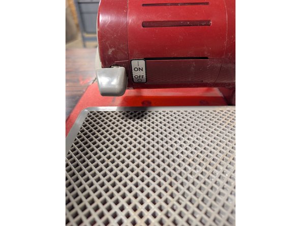 The saw is embedded with pieces of diamond. It cuts hard things quickly and doesn't cut soft things. For instance, it is unlikely to harm your fingertips but may grind your fingernail. In any case, do not touch the saw while it is moving.