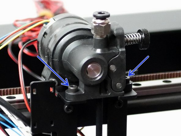 The mounting holes line up with those on the hotend mount.