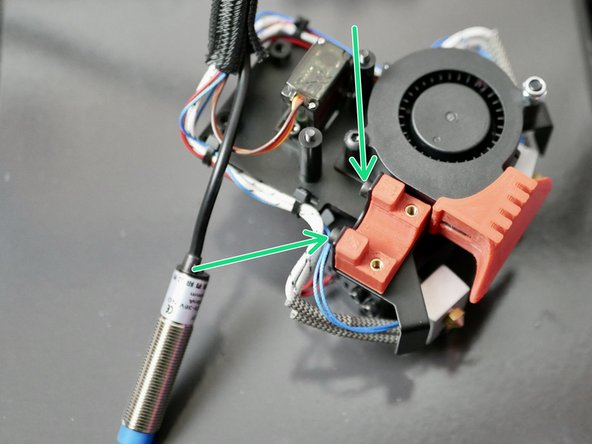 Fix the 3D printed probe mount to the metal mount like shown with two M3 x 6mm bolts.