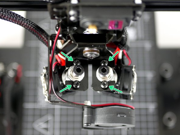 Fix the Hotends onto the mount with four M4 x 8mm Bolt.