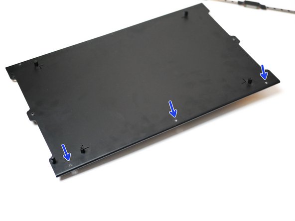 Place one of the 40cm rails on the platform, 4mm +/-1mm from the edge.