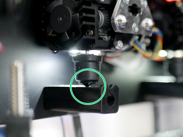 Adjust and tighten the silicone docks so that they apply a slight upward pressure onto the nozzle when the print head is docked.