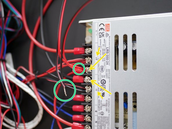 Take the other end of the cable and wind it together with the exposed end of the shorter (20CM) power cable.