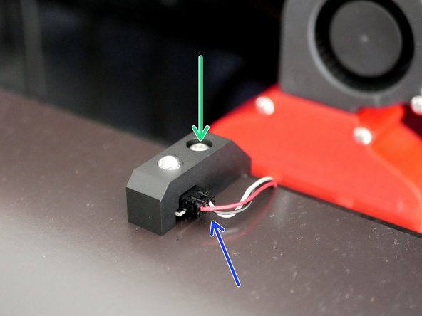 Fix the probe to the platform with the included M5x20mm bolt.