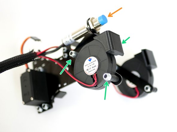 Install the print fan that has it's shroud facing inwards to the back of the DSE Back Plate.