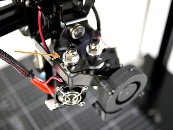 Place the Hotend #1 (cables on the left) onto the left side of the DSE Hotend Mount.