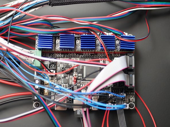 Make sure the heatsink is not touching any of the pins.