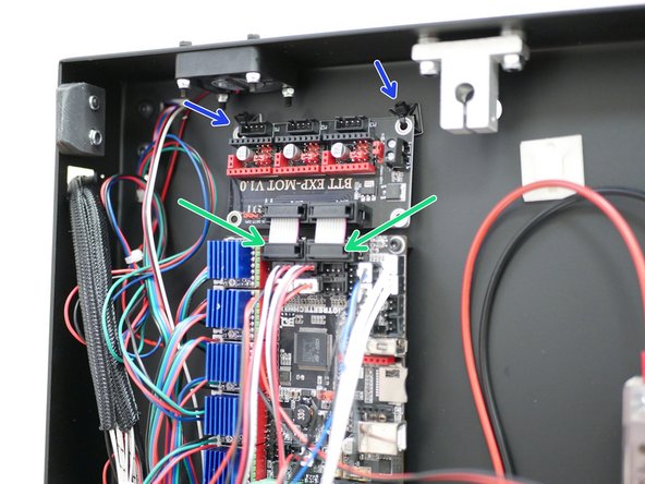 Use cable ties to fix the cable tie mounts to the mounting holes as shown.