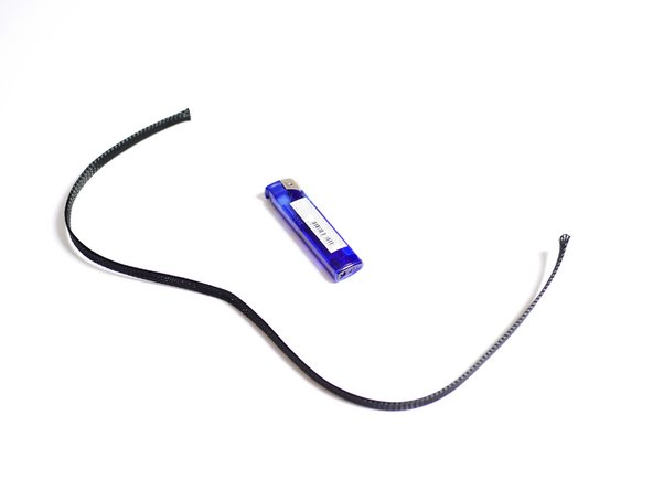 Cut 1 meter of the braided cable sleeving.