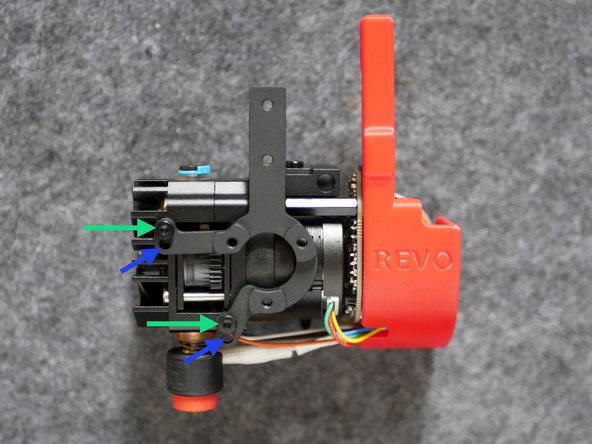 Lower the tool plate mounting bracket for the REVO position.