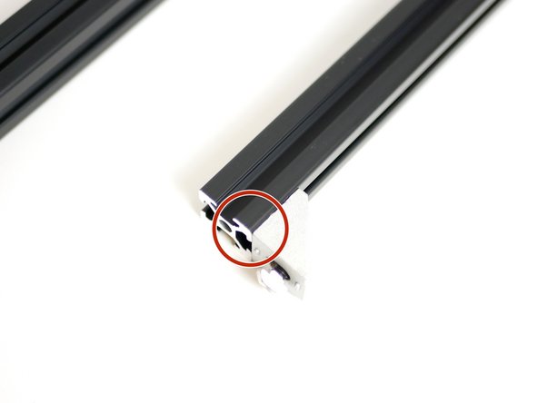 It's important that the corner brackets are smooth against the end of the 2020x189mm beam.